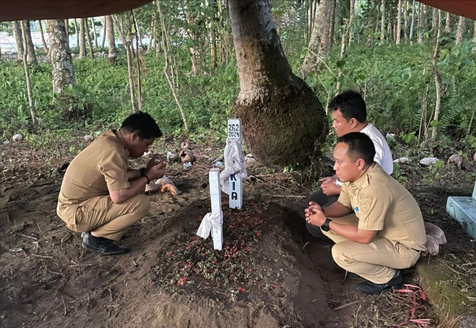 Sekwan Kunjungi Rumah Duka Istri Salah Satu Staf Dprd Sulbar Radar Sulbar