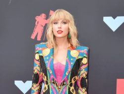 Taylor Swift Raih Gelar Doktor