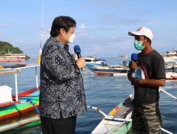 Airlangga: Semoga Bantuan Tunai Jadi Kado Indah di Hari Nelayan Nasional