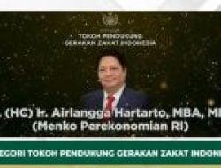 Konsisten Implementasikan Keuangan Inklusif melalui Pemberdayaan Zakat, Airlangga Terima Baznaz Award