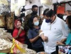 Operasi Pasar, Airlangga Disambut Antusias di Salatiga