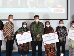 Temui Keluarga Tragedi ‘98, Airlangga: Mereka Pelopor Semangat Reformasi untuk Indonesia Sejahtera