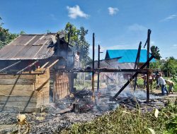Pemilik Beribadah di Gereja, Rumah di Tapango Hangus Terbakar