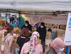 Cerita Sukses UMKM BRI, Wanita di Surabaya Bangun Komunitas Usaha “Kampung Kue” Ber-omzet Puluhan Juta
