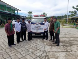 Arwan Aras Salurkan 6 Ambulance di Sulbar
