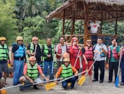 Ketum SMSI Pusat Uji Adrenalin di Spot Arung Jeram Sungai Bah Bolon