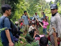 Akses Jalan Tak Kunjung Diperbaiki Karena Masuk Hutan Lindung, Orang Sakit Terpaksa Ditandu 12 Km