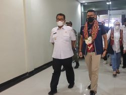 Hadiri Manakarra Fair, Sandiaga Nekat Tumpangi Pesawat dan Mendarat Saat Cuaca Buruk