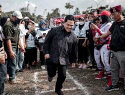 Hadir di Festival Dolanan Tradisional, Lihat Gaya Erick Thohir Bermain Taplak Gunung