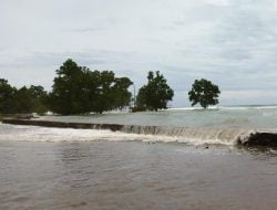 Jalan Terkikis Rob, Rute Perlu Dialihkan Tapi Terkendala Dana