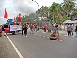 Rencana Pemerintah Naikkan Harga BBM, Aliansi di Polman Tutup Jalur Trans Sulawesi