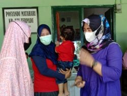 Peduli Stunting,  Ketua Persit KCK Cabang XXXVII Kodim Polman Tinjau Pelayanan Posyandu