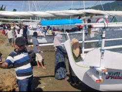 Pemberangkatan Passandeq Ditunda, Pantai Mamuju Jadi Objek Wisata Perahu Sandeq