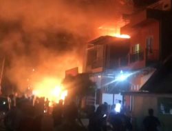 Kebakaran Landa Pemukiman Padat Penduduk di Kasiwa Mamuju, Api Hanguskan 1 Unit Rumah