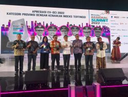 Pj Gubernur Sulbar Akmal Malik Peroleh Penghargaan dari Katadata Indonesia