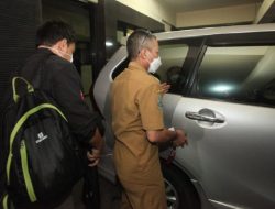 KPK Bawa Tiga Koper usai Geledah Gedung DPRD Jatim