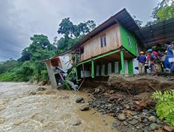Sungai Kunyi Meluap, Rumah Milik Purnawirawan TNI Roboh Akibat Abrasi