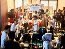 Tim Kemanusiaan AAS Foundation-IKA UNHAS Salurkan Bantuan Kepada Korban Banjir Makassar