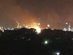 Warga Panik Berhamburan Akibat Ledakan Kilang Minyak Pertamina Dumai, Kaca-Kaca Rumah Pecah