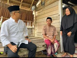 Rayakan Idul Fitri di Mamuju, Akmal Malik Kunjungi Rumah Berisiko Stunting