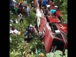 Jalani Perawatan, Satu Korban Meninggal Akibat Bus Masuk Sungai