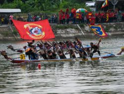 Atlet Dayung Menkav 2 Marinir Juara Umum Lomba Perahu Majapahit