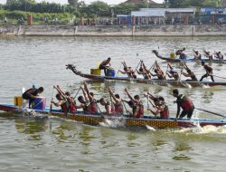 Tim Dayung Kavaleri 2 Marinir Raih Juara I TNI-Polri Lomba Perahu Majapahit