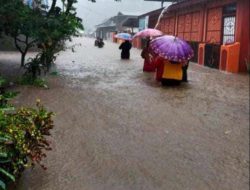 Pemukiman Warga Desa Salletto Diterjang Banjir, Poros Transulawesi Macet