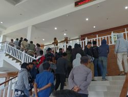Unjuk Rasa Sambut Kunjungan Kerja PJ Gubernur Sulbar di Mamuju Tengah