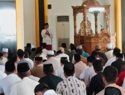Pj Gubernur Sulbar Zudan Arif Fakrulloh Salat Idul Adha di Masjid Baitul Anwar Sulawesi Barat