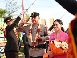 Tarian Adat Hingga Pedang Pora Sambut Kapolda Sulbar Irjen Pol R. Adang Ginanjar