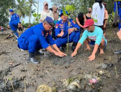 Sambut HUT Polairud, Polda Sulbar Gelar Aksi Bersih Pantau dan Tanam Mangrove