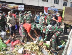 Antisipasi Banjir Dan Wabah Penyakit, Kodim 1402/Polman Gelar Aksi Bersih Lingkungan Pasar Dan Aliran Sungai