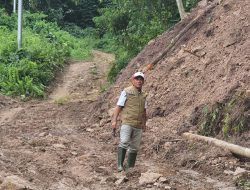 Dinas PUPR Sulbar Bersihkan Material Longsor di Kalumpang, Akses ke Empat Desa Kembali Normal