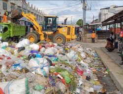 Sampah di Pasar Wonomulyo Mulai Diangkut