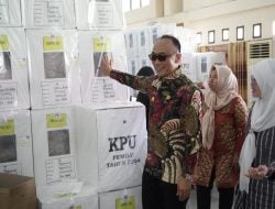 Pj.Gubernur Sulbar Zudan Cek Kesiapan Logistik Pemilu di KPU Mamuju