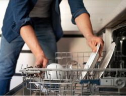 5 Manfaat Menggunakan Dishwasher dan Rekomendasi Produknya        