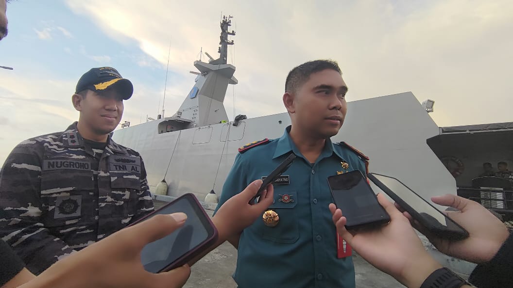 Pengamanan Kunjungan Jokowi di Sulbar, TNI AL Siagakan KRI Marlin 877