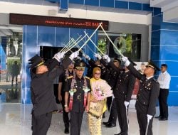 Tradisi Pedang Pora Mengantar Pergantian Tongkat Kepemimpinan Kakanwil Kemenkumham Sulawesi Barat