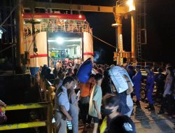 Puncak Mudik Lebaran di Pelabuhan Ferry Mamuju, Angkutan Capai 800 Orang Sekali Jalan
