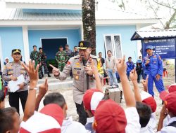 Siswa Antusias Sambut Kapolda Sulbar di Pulau Ambo