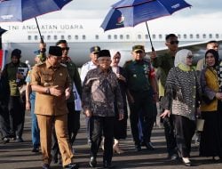 Kapolda Irjen Pol Adang Ginanjar Sambut Wapres  di Bandara Tampa Padang Mamuju