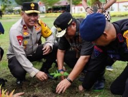 Peduli Lingkungan,  Ratusan Bibit Pohon Ditanam di Mako Brimob