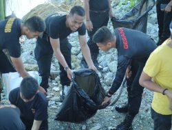 Kolaborasi Bersih-Bersih Sampah, Polda Sulbar Ajak Masyarakat Peduli Lingkungan