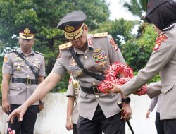 Jelang Puncak Hari Bhayangkara ke-78, Kapolda Ziarah dan Tabur Bunga di TMP Pattidi