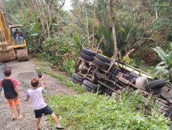 Rem Blong, Truk Pengangkut Aspal Terjun ke Jurang