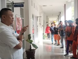 Dua Bulan Belum Terima Gaji, Petugas Kebersihan Geruduk Kantor BKAD