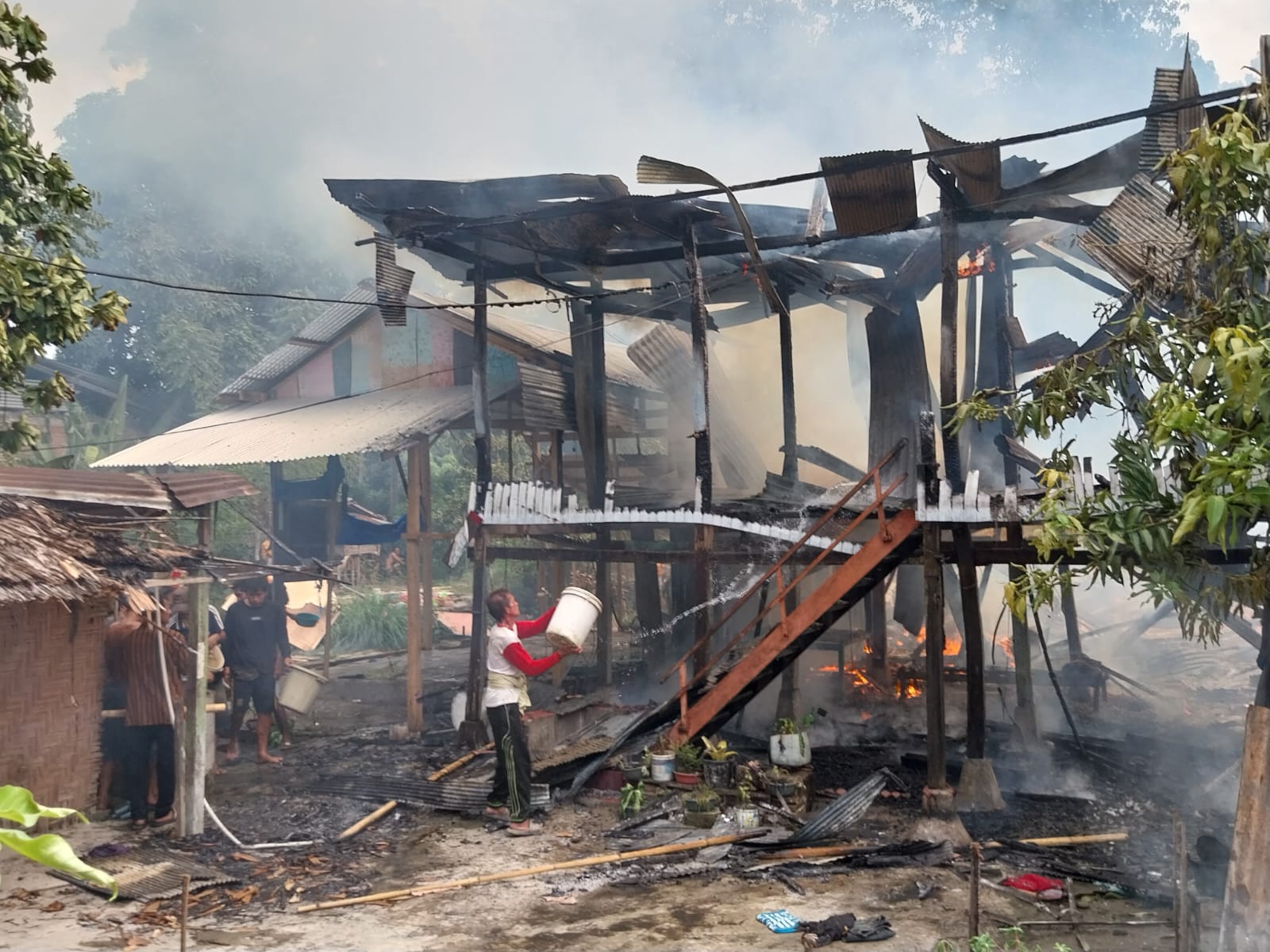 Kompor Ditinggal Saat Memasak, Lima Rumah di Bonra Ludes Terbakar
