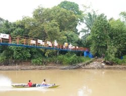 Bangun Jembatan Gantung, BRI Bantu Mobilitas Warga dan Dorong Ekonomi Masyarakat Desa