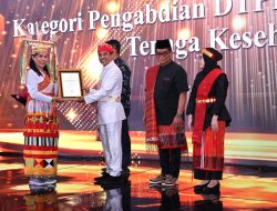 Kepala Puskesmas Nosu Raih Penghargaan Nakes Teladan Kategori DTPK